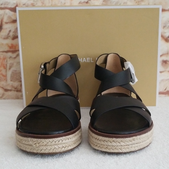 New Michael Kors Darby Sandals - Picture 2 of 6